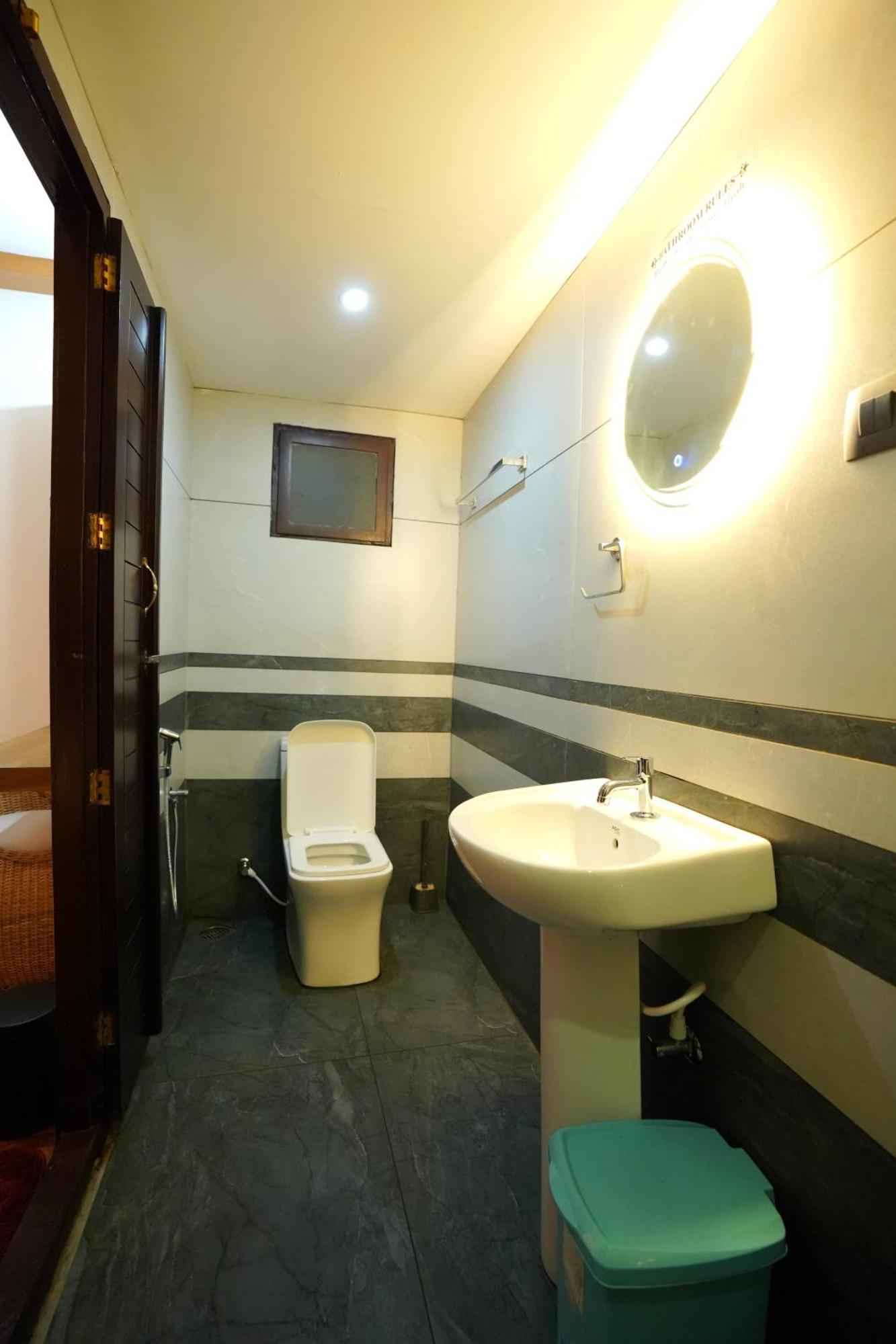 Alappuzha Indraprasthamlakecruise מראה חיצוני תמונה
